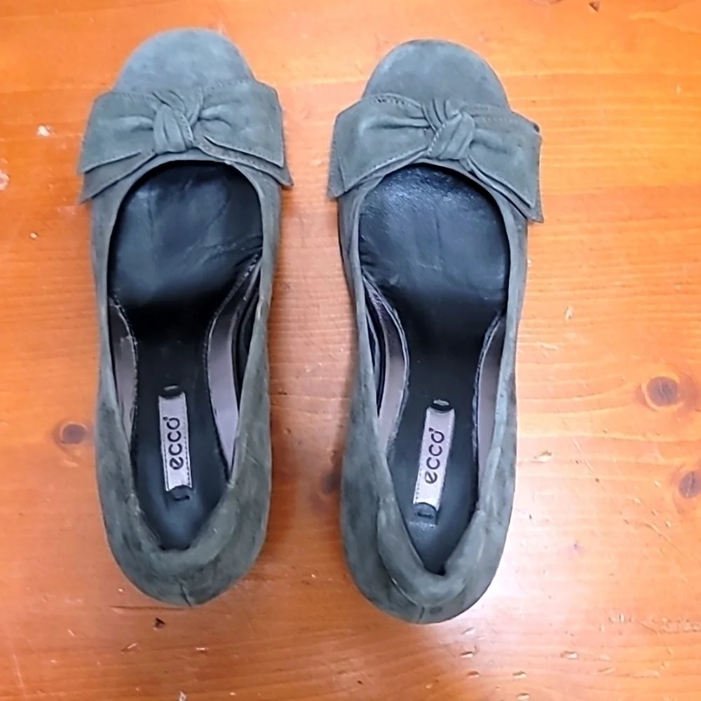 Ecco Suede Bow Pumps Womens 38 Grey Round Toe Block‎ Heel Shoes